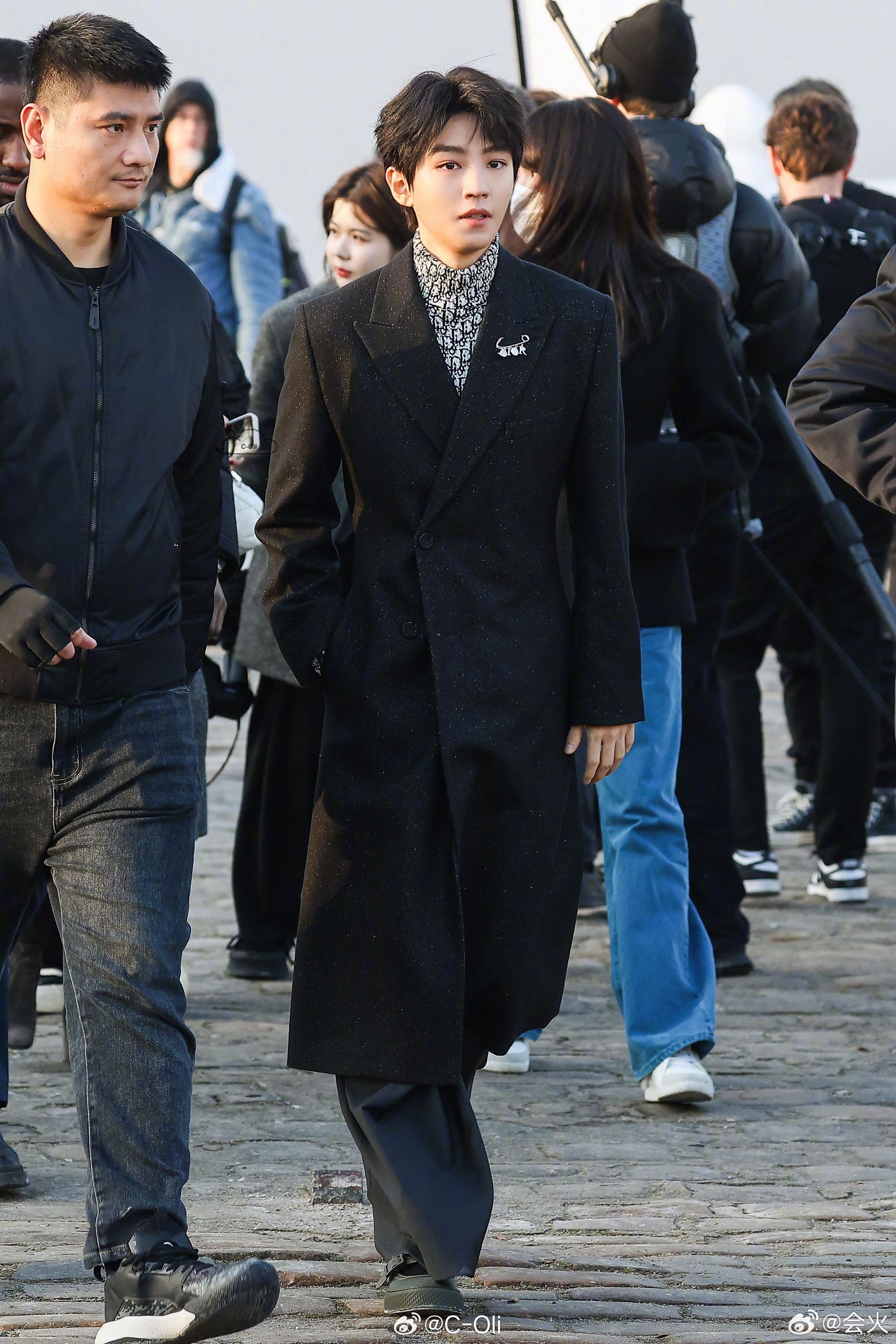 王俊凯被评为最佳街拍造型❗成唯一上榜的中国艺人🔥