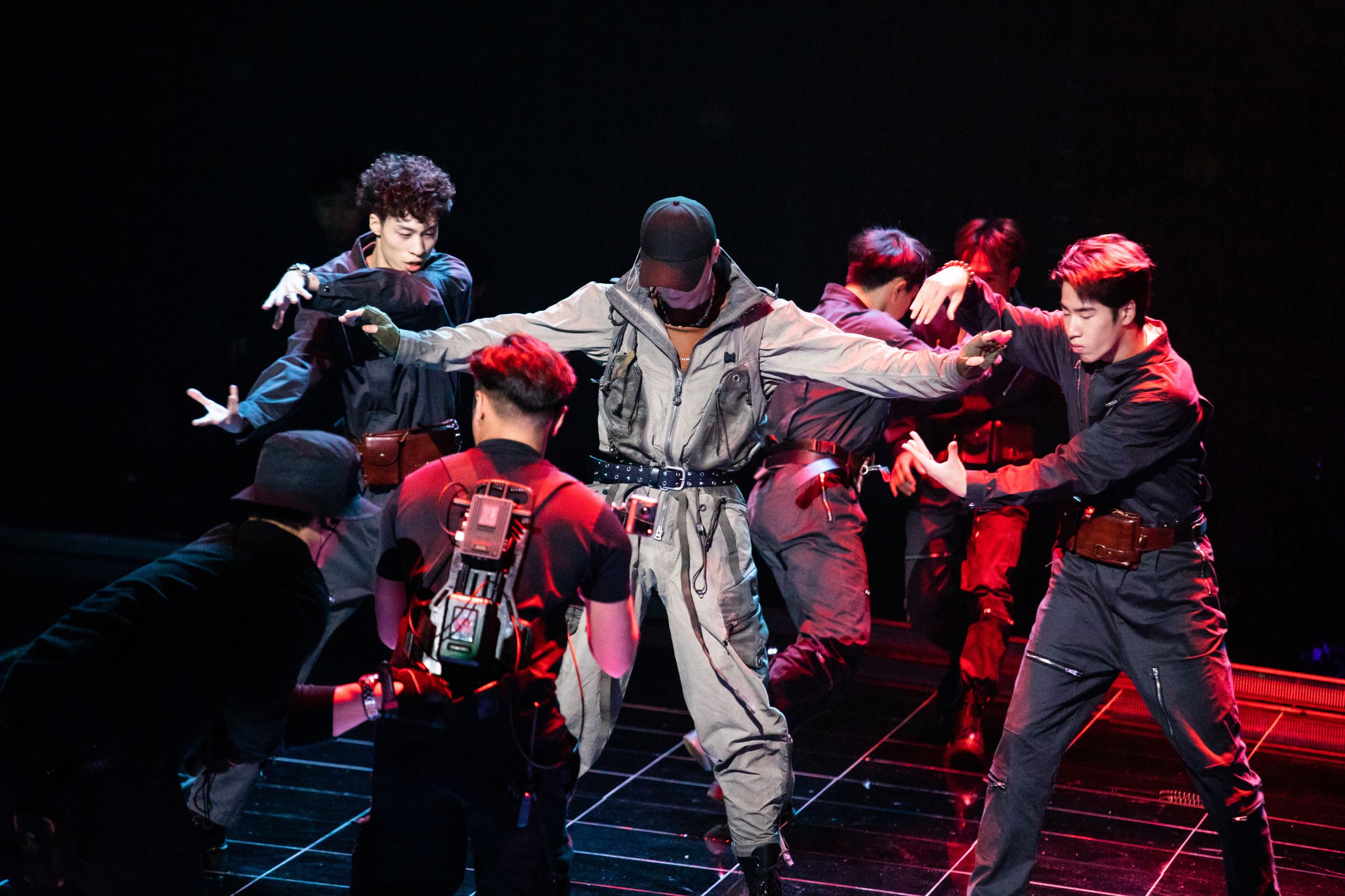 📺《这就是街舞第六季》张艺兴《威龙》舞台超燃❗用街舞向中国空军致敬🔥