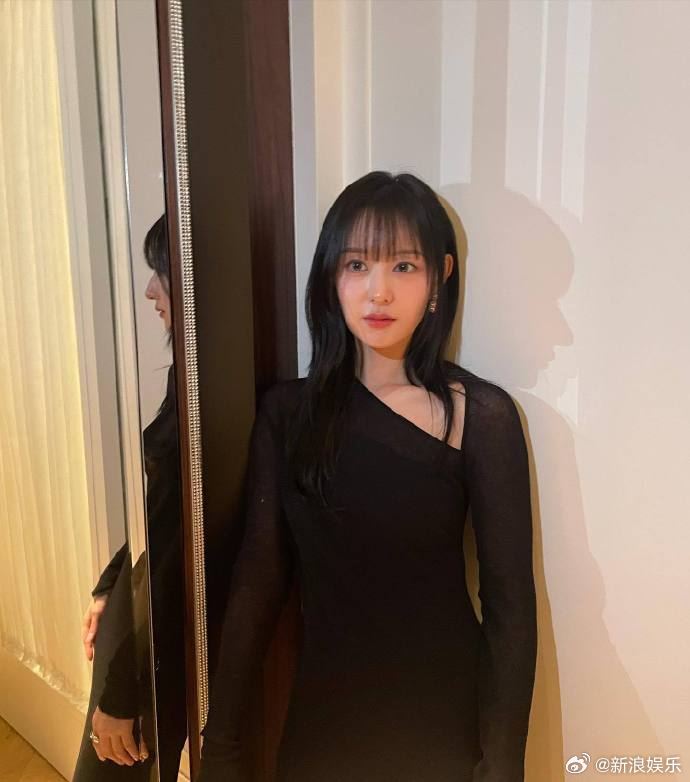 金秀贤莫非偷放闪❓秒删金智媛同款自拍照⚡️