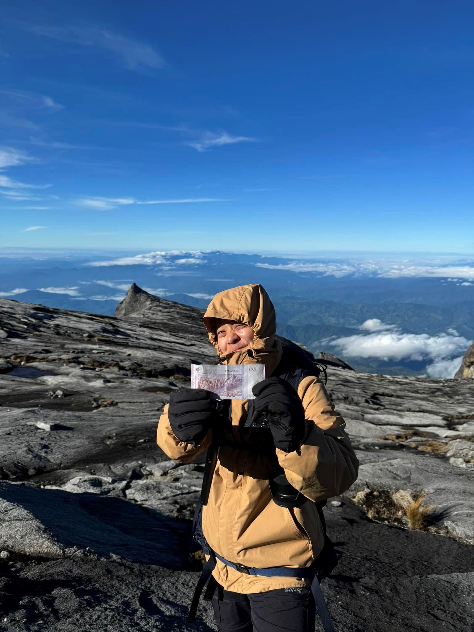 赵洁莹成功登神山⛰️想了十年终于完成啦⚡