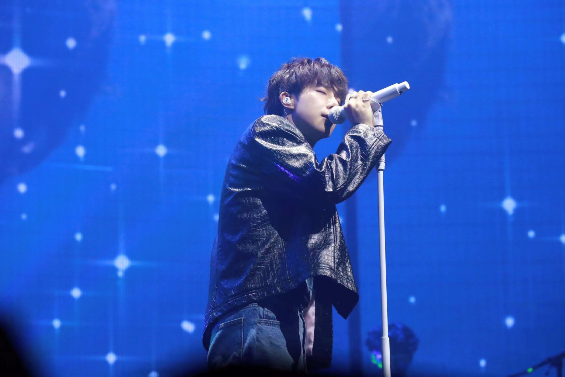 infinite's kim sung kyu embarks on two-night malaysian leg of [lv3: let's vacay] asia tour this august!