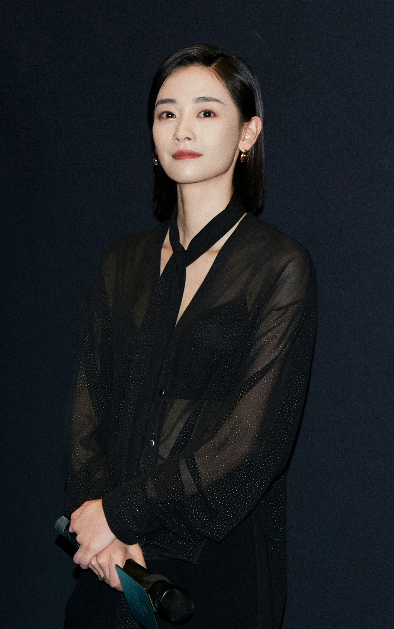 刘雅瑟拍《海关战线》出意外❗️ 化学品弹入眼睛😱