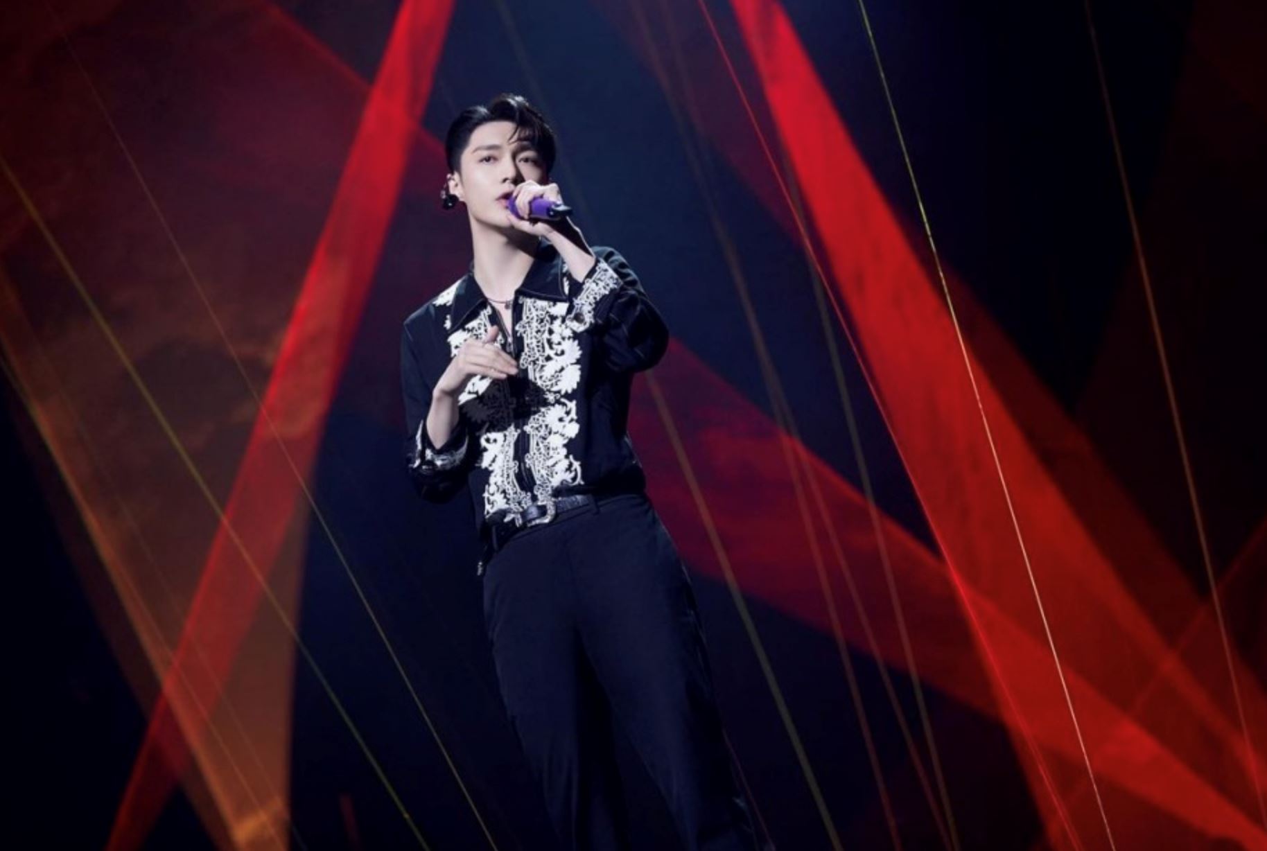 lay zhang lights up kuala lumpur: a night to remember at the grandline 4: step world tour