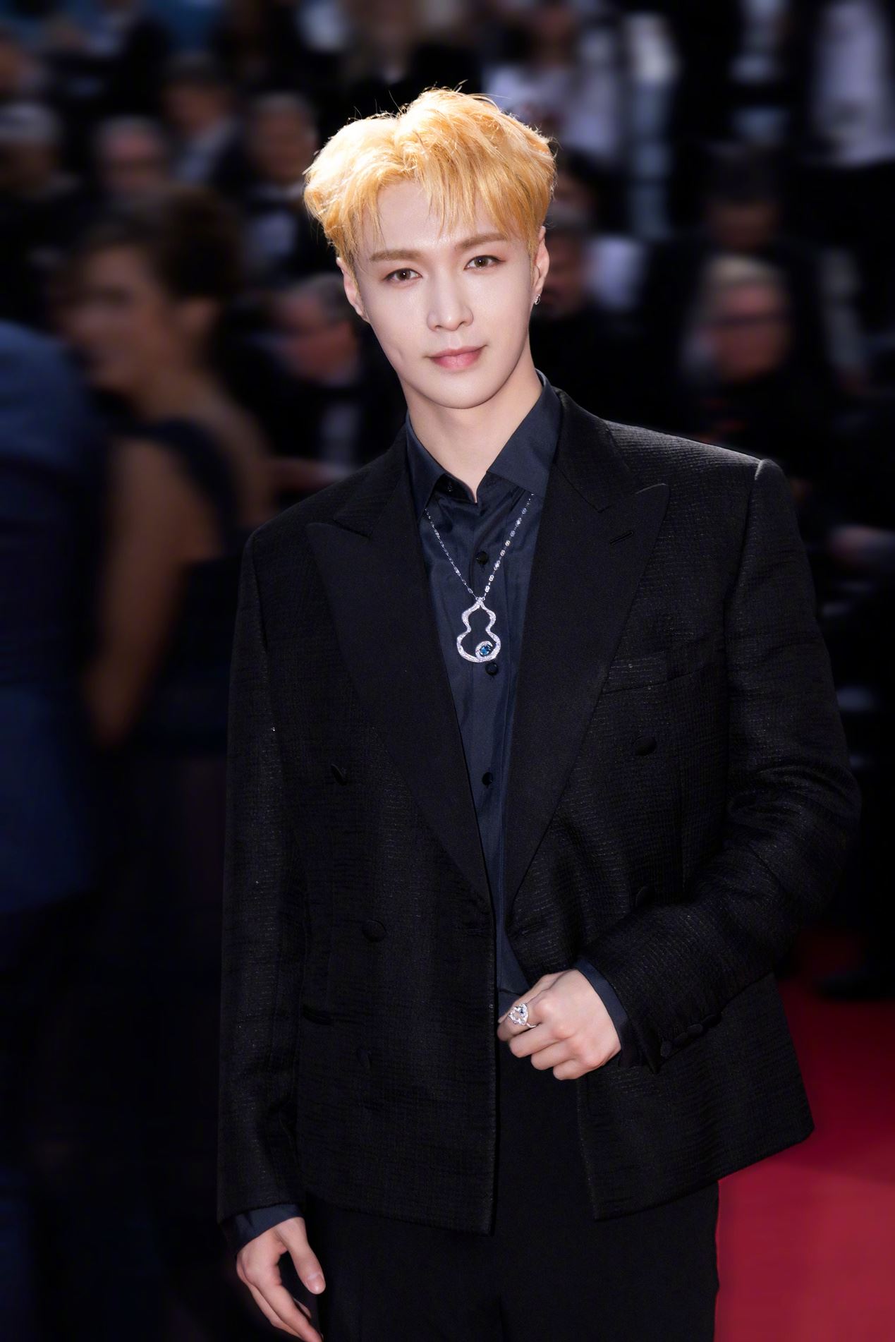 归国三子剩张艺兴是单身❗️鹿晗关晓彤稳定交往7年💗