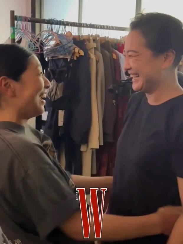 贾玲、安藤樱首次见面❗尖叫拥抱秒变死党💗