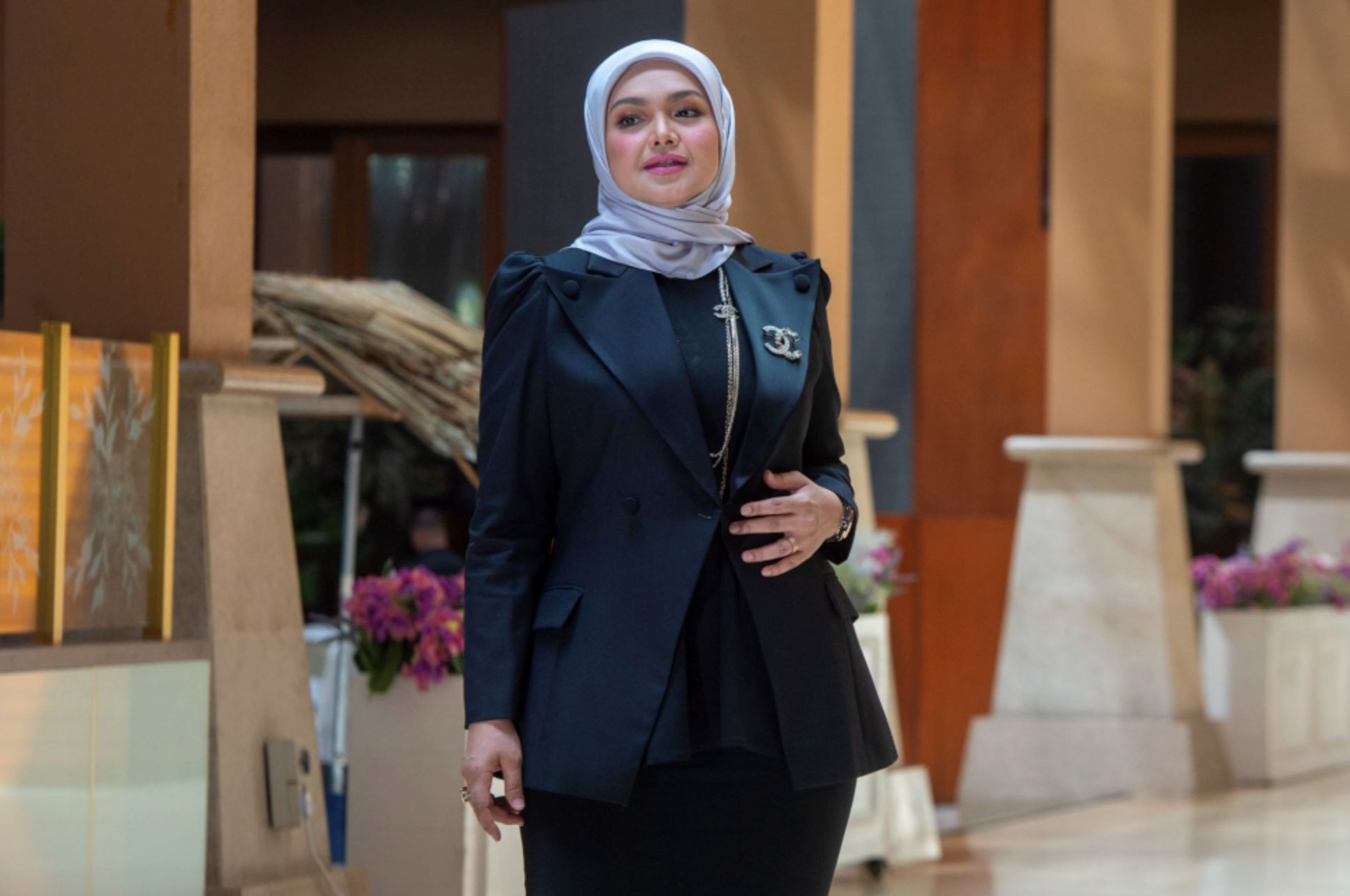 siti nurhaliza praised by netizens for sponsoring ivf treatments for 20 childless couples