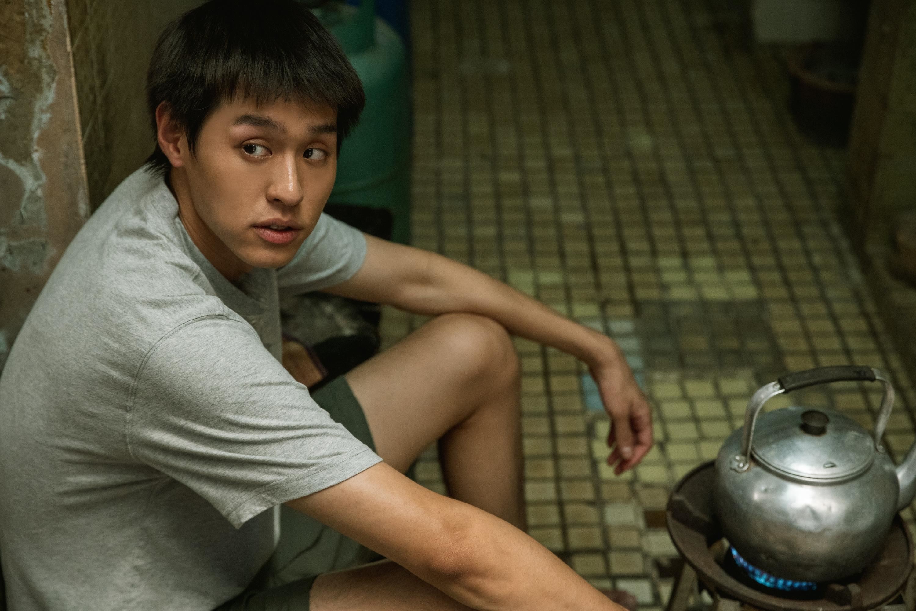 billkin在催泪电影《姥姥的外孙》减重超过10公斤❗为了让自己在片中看起来很颓废⚡️