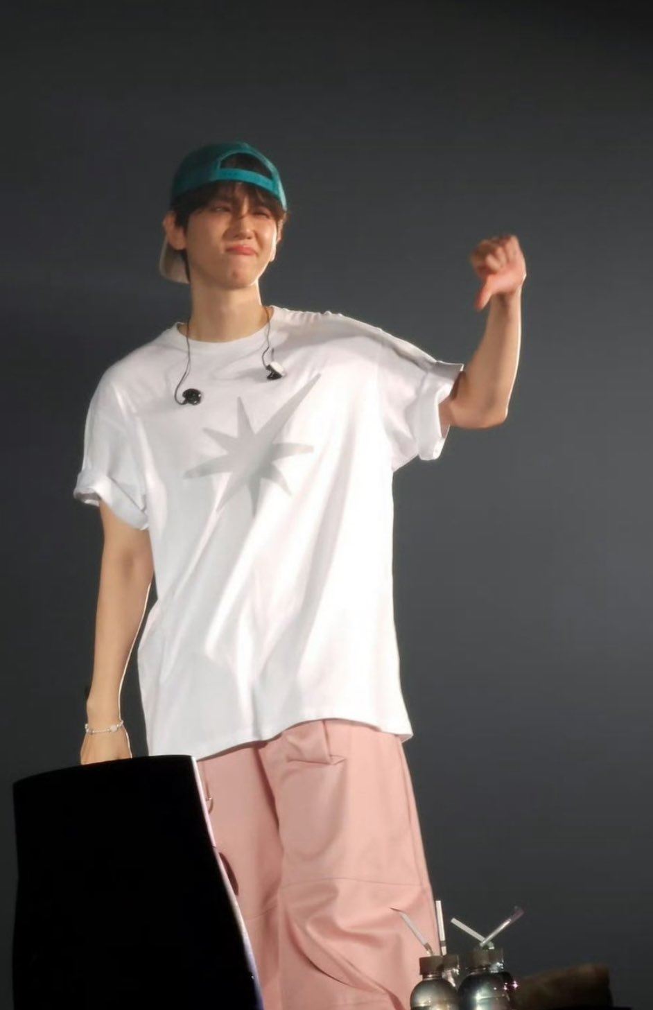 伯贤在演唱会上怒呛黄牛❗表示「不喜欢就不要买」⚡️