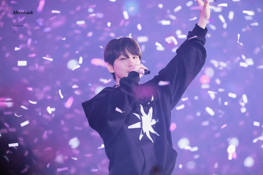 伯贤在演唱会上怒呛黄牛❗表示「不喜欢就不要买」⚡️