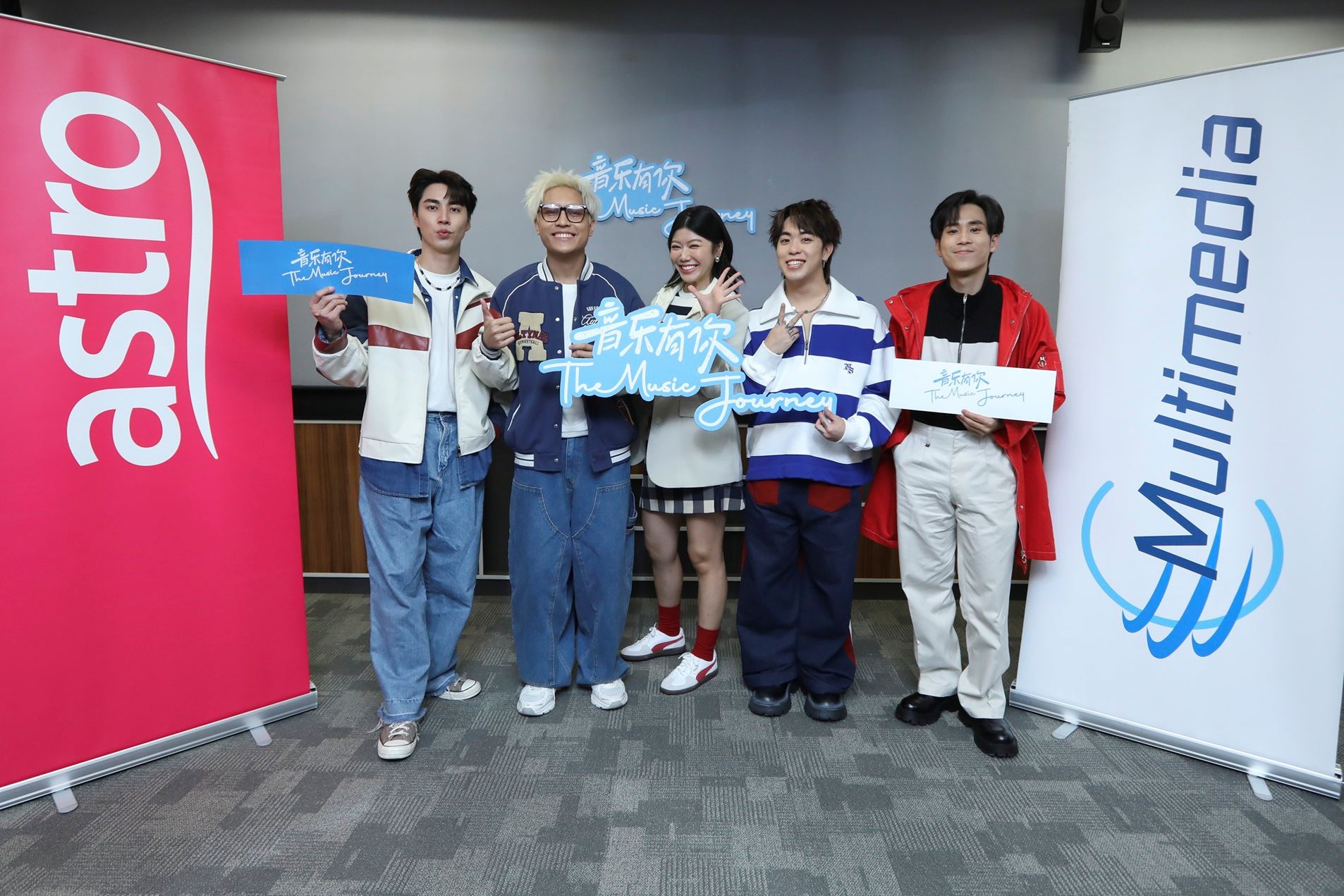 🇲🇾astro音乐路演节目《音乐有你》开拍❗“五福临门”组合边走边唱🎤