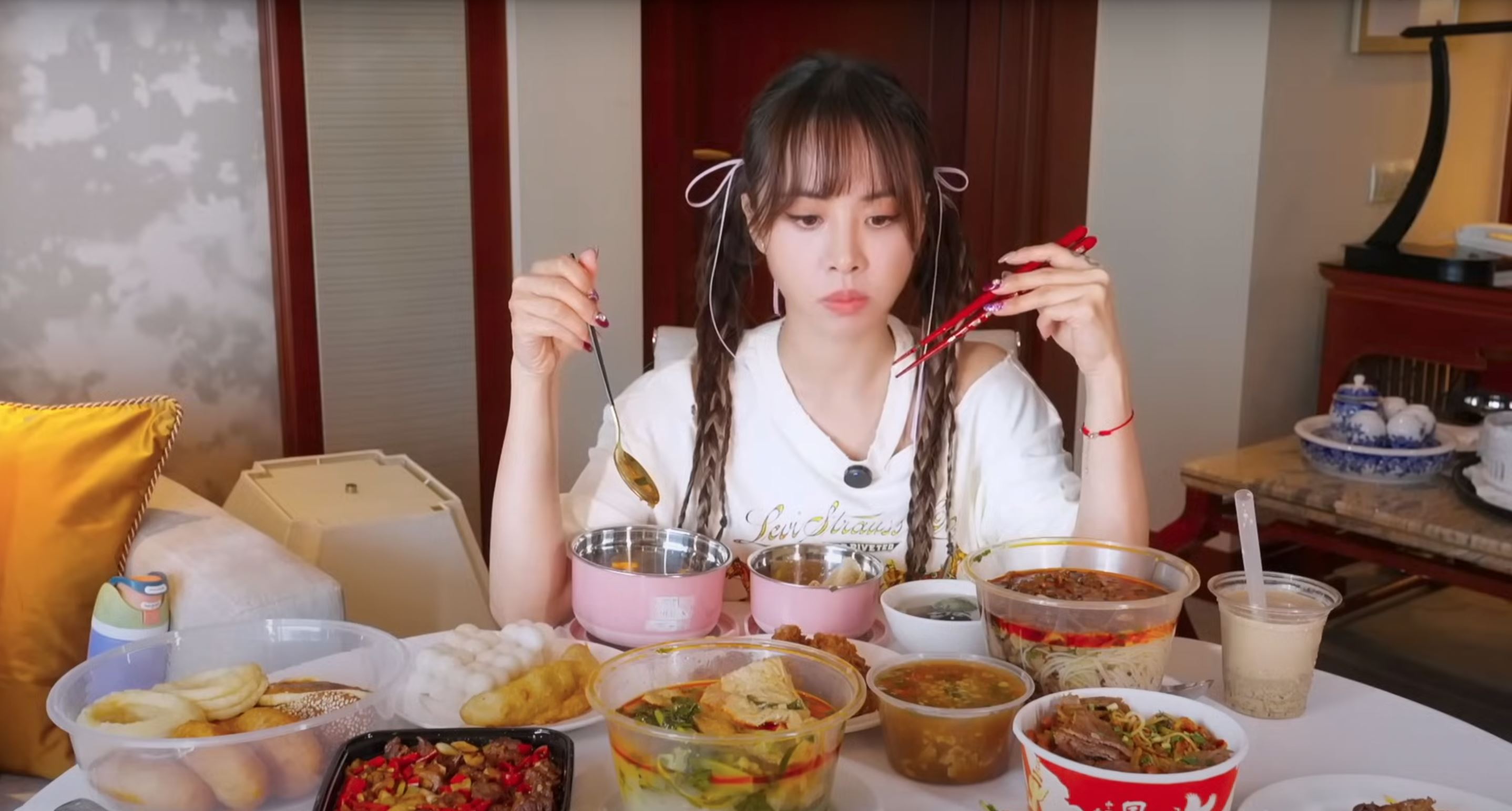 蔡依林挑战皮蛋拿铁❗喝了一口表情秒变⚡️