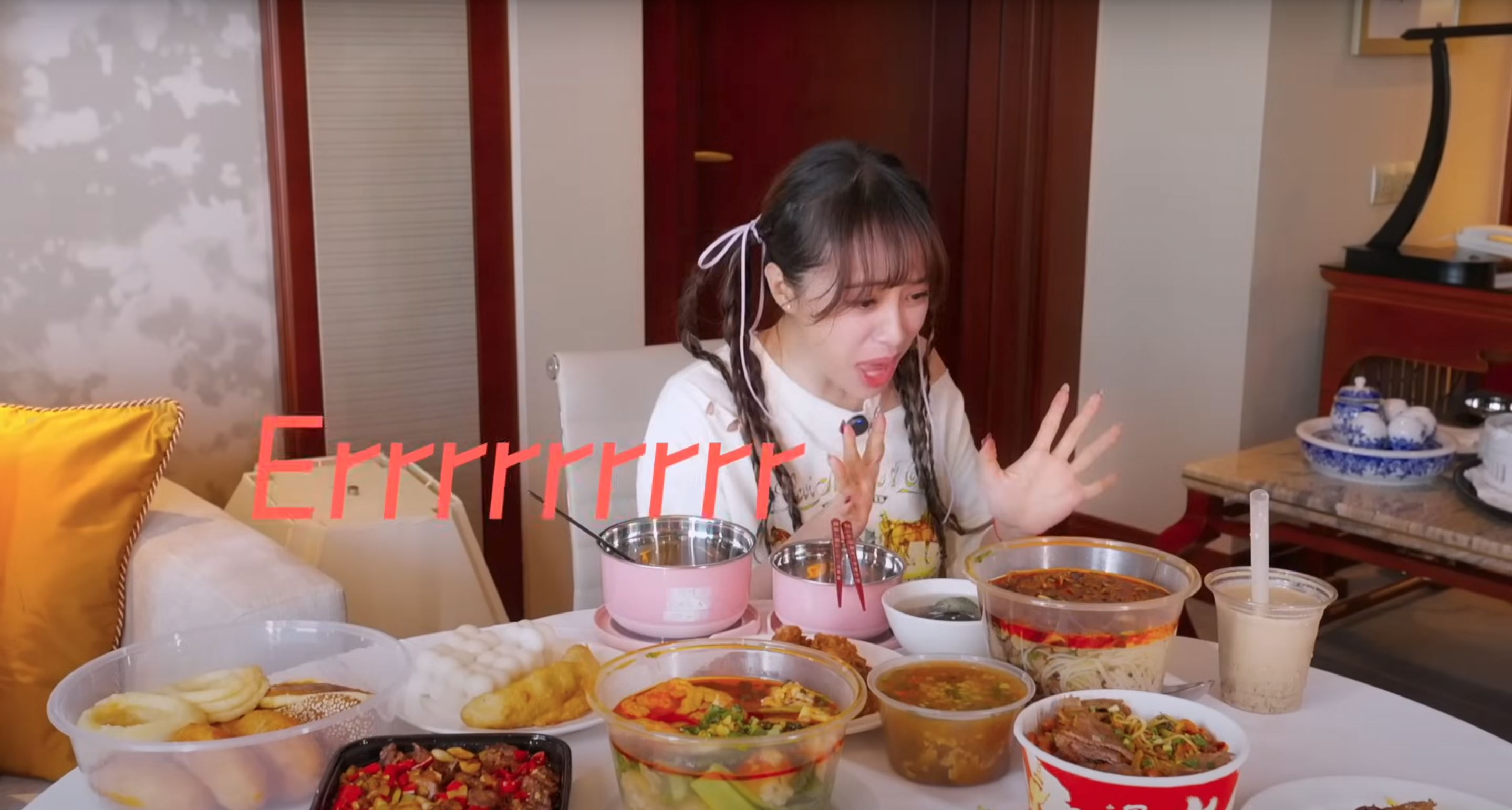 蔡依林挑战皮蛋拿铁❗喝了一口表情秒变⚡️