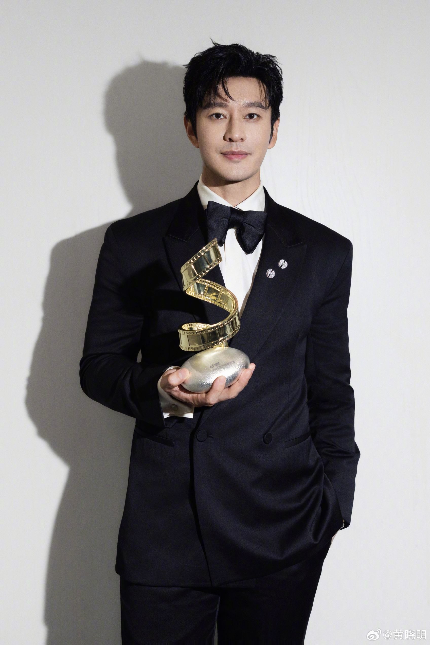 黄晓明为新电影《阳光俱乐部》增胖15公斤❗在戏里饰演演智障大叔⚡️