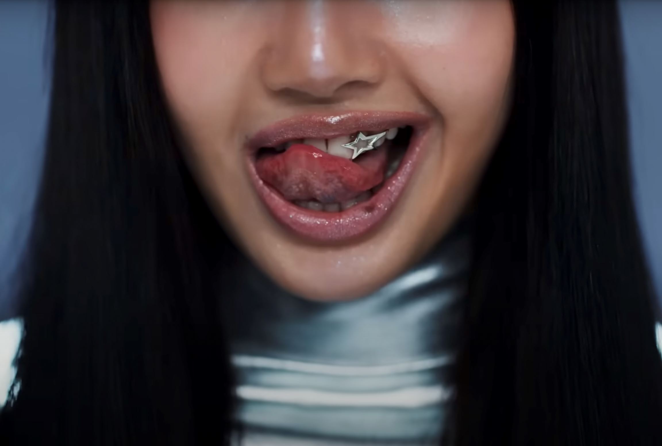 【视频】lisa新歌《rockstar》预告公开❗短短10秒展现了完全不同风格的她⚡️