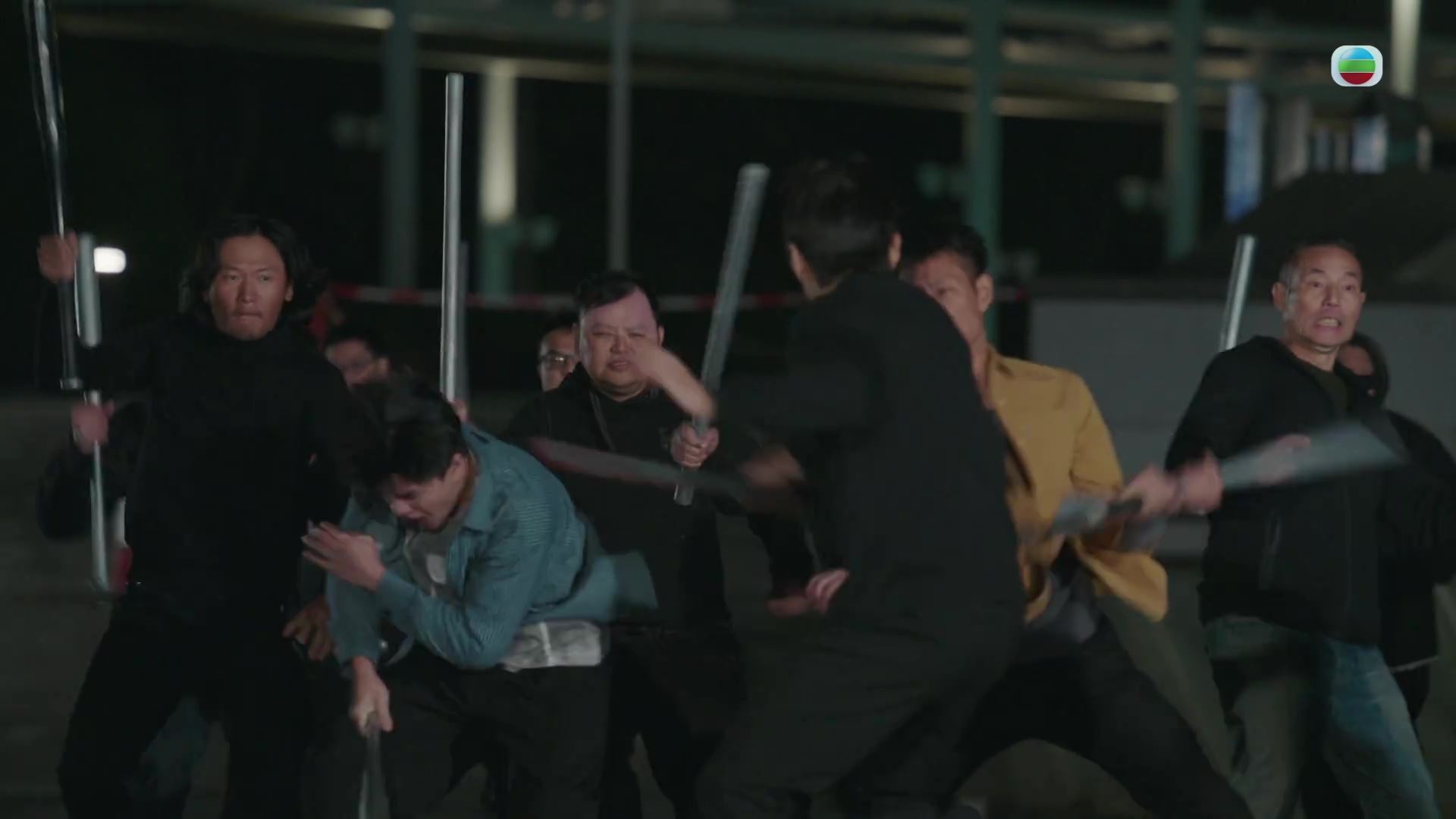 📺tvb《反黑英雄》追斩戏惊动警察❗吓得民众报警