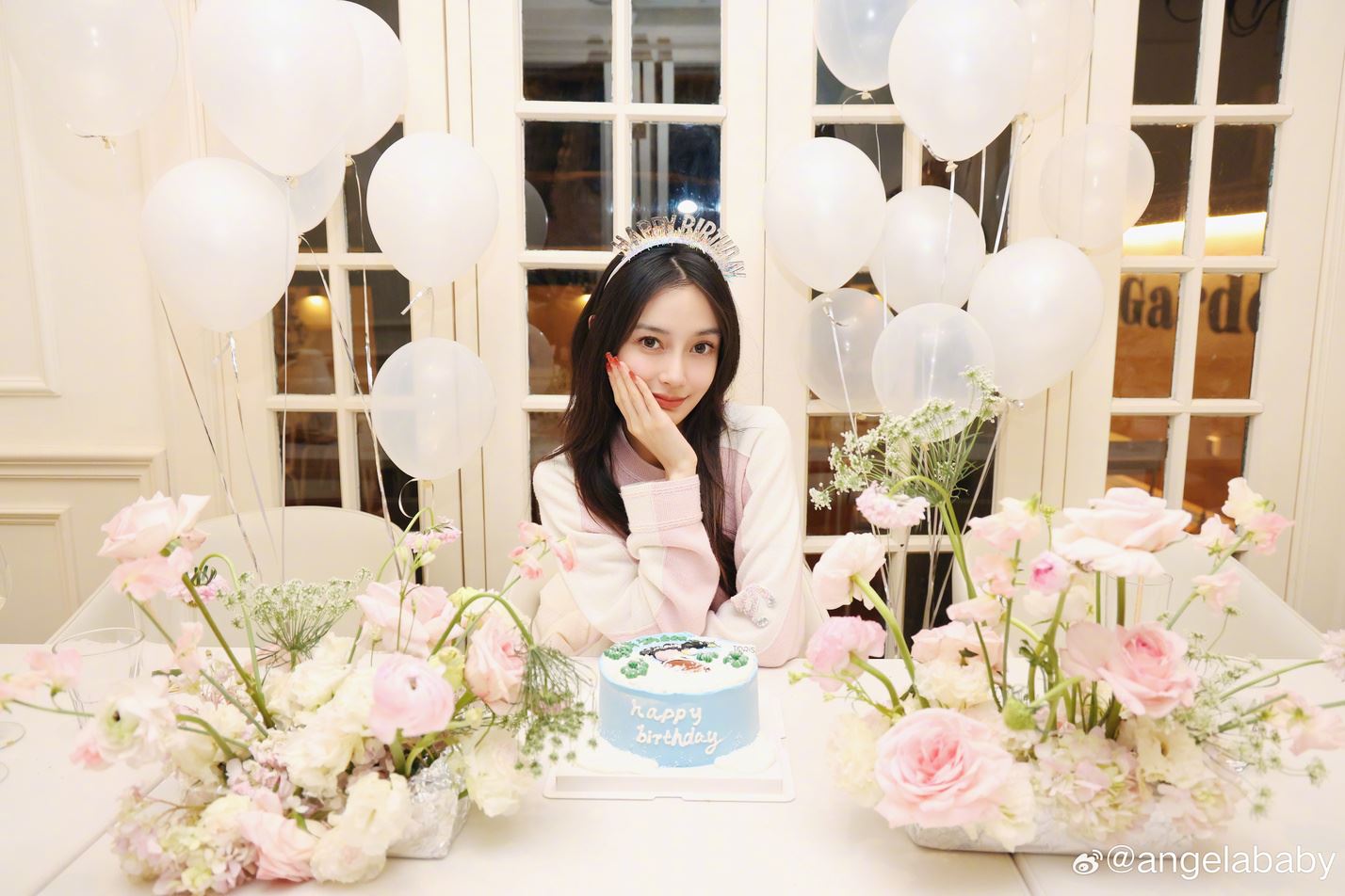 angelababy罕见晒全家福❗7岁儿子小海绵也有入镜🔥