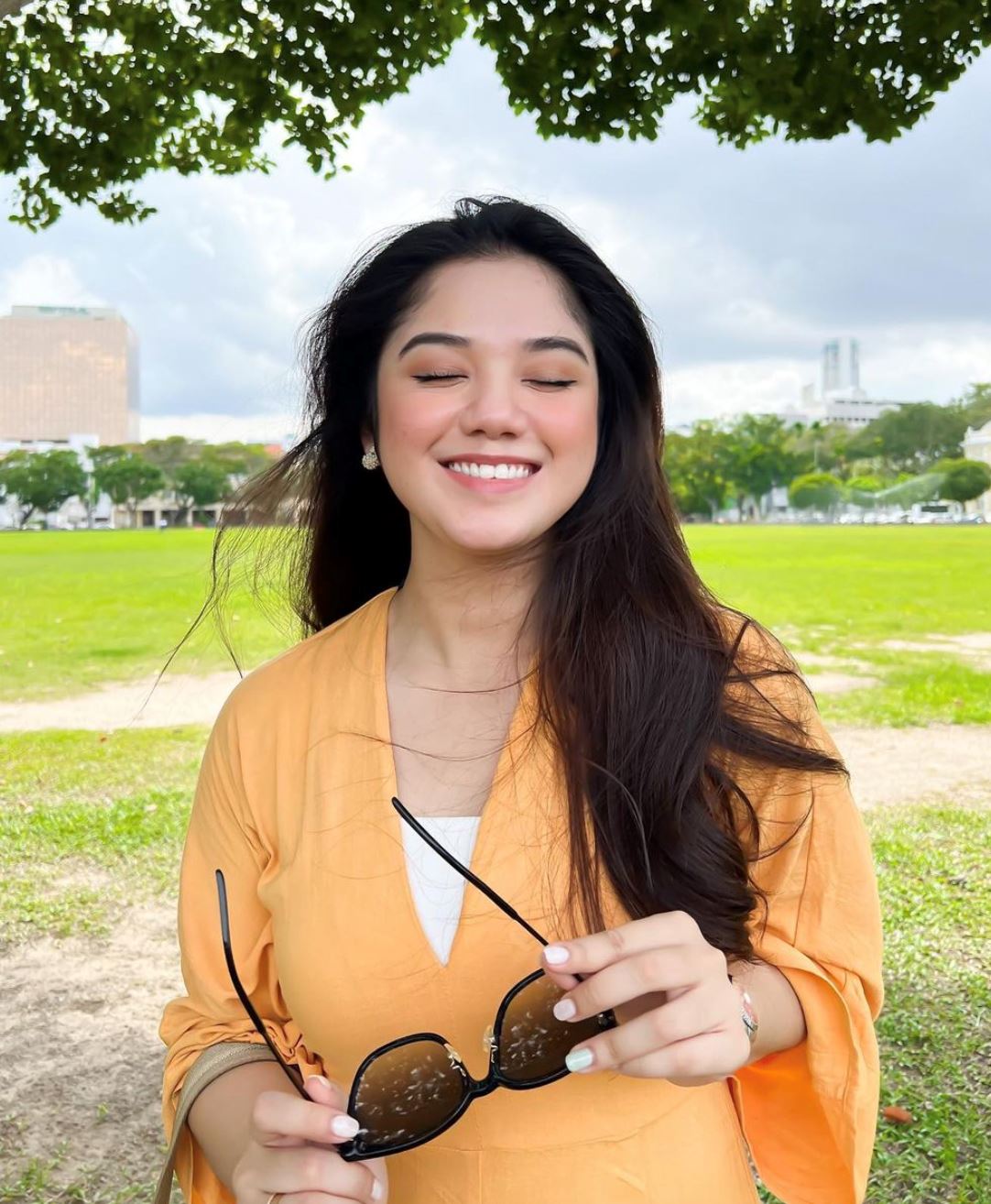 jelas nampak sedih, netizen pakat beri sokongan pada amelia christie [video]