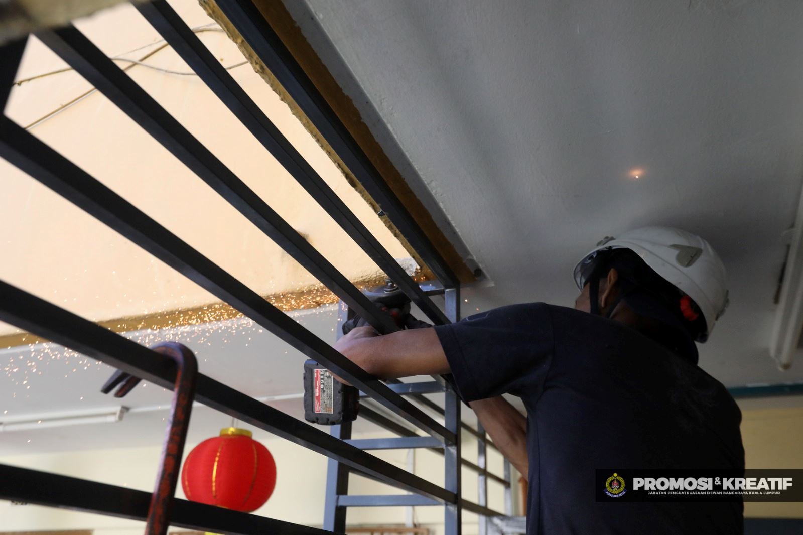 enforcement action: dbkl removes iron grill after resident ignores multiple notices!