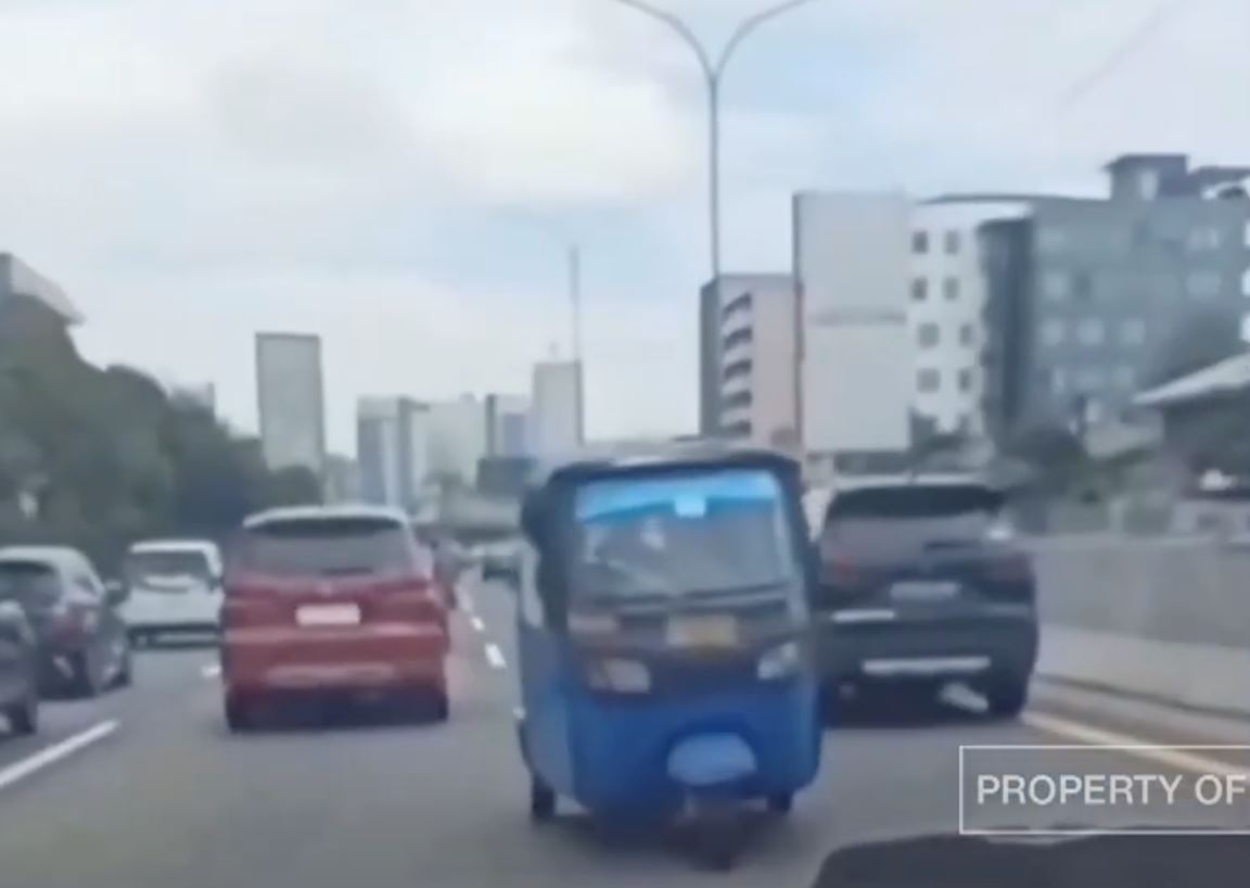 gara-gara ikut google maps, pemandu beca terpaksa lawan arus [video]