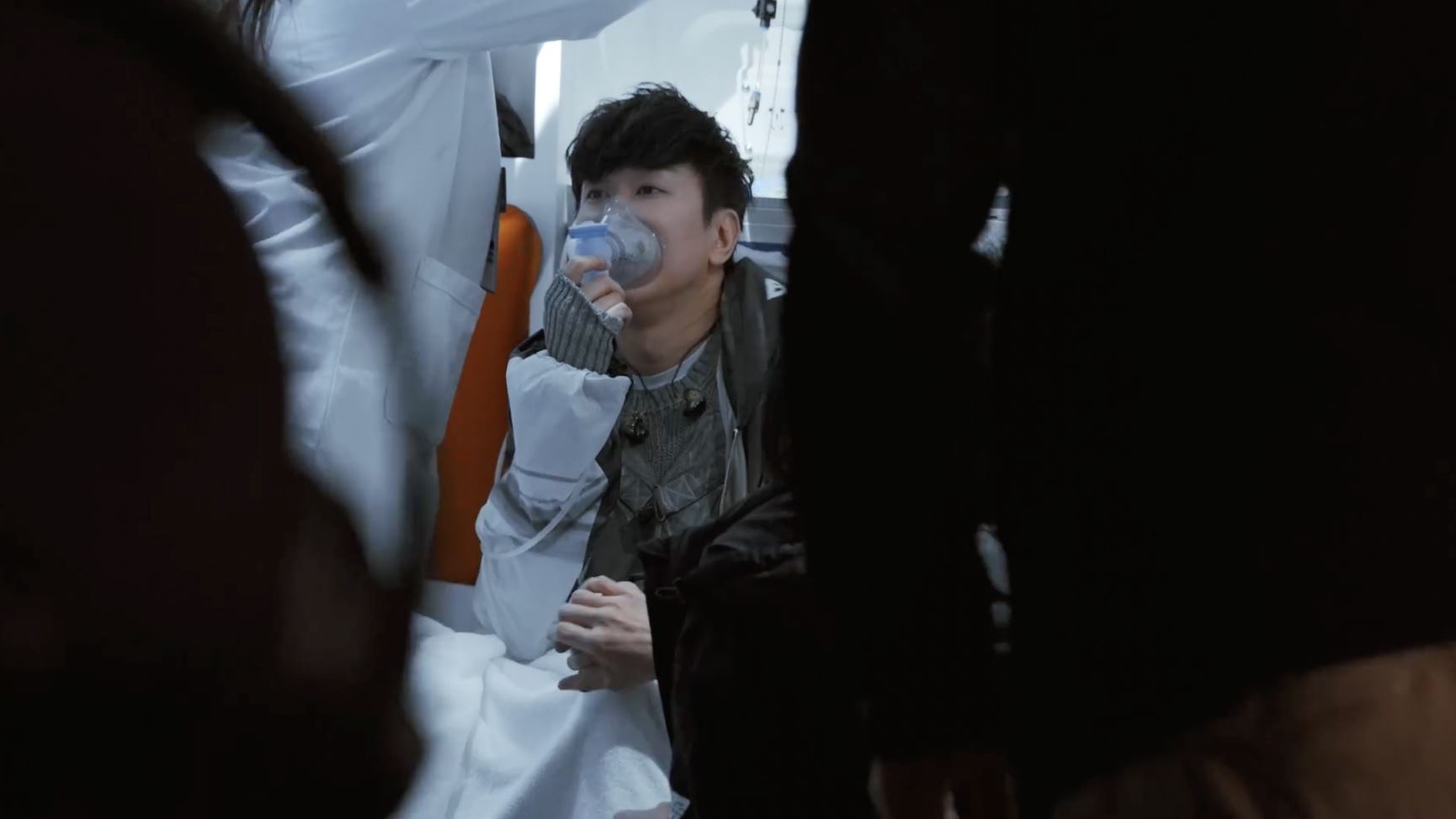 林俊杰重病撑完2场演唱会❗演出中途上救护车做喷雾治疗😭