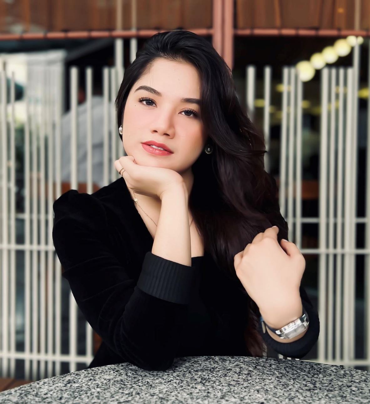 terima jambangan bunga dari ‘secret admire’, amelia christie luah rasa teruja