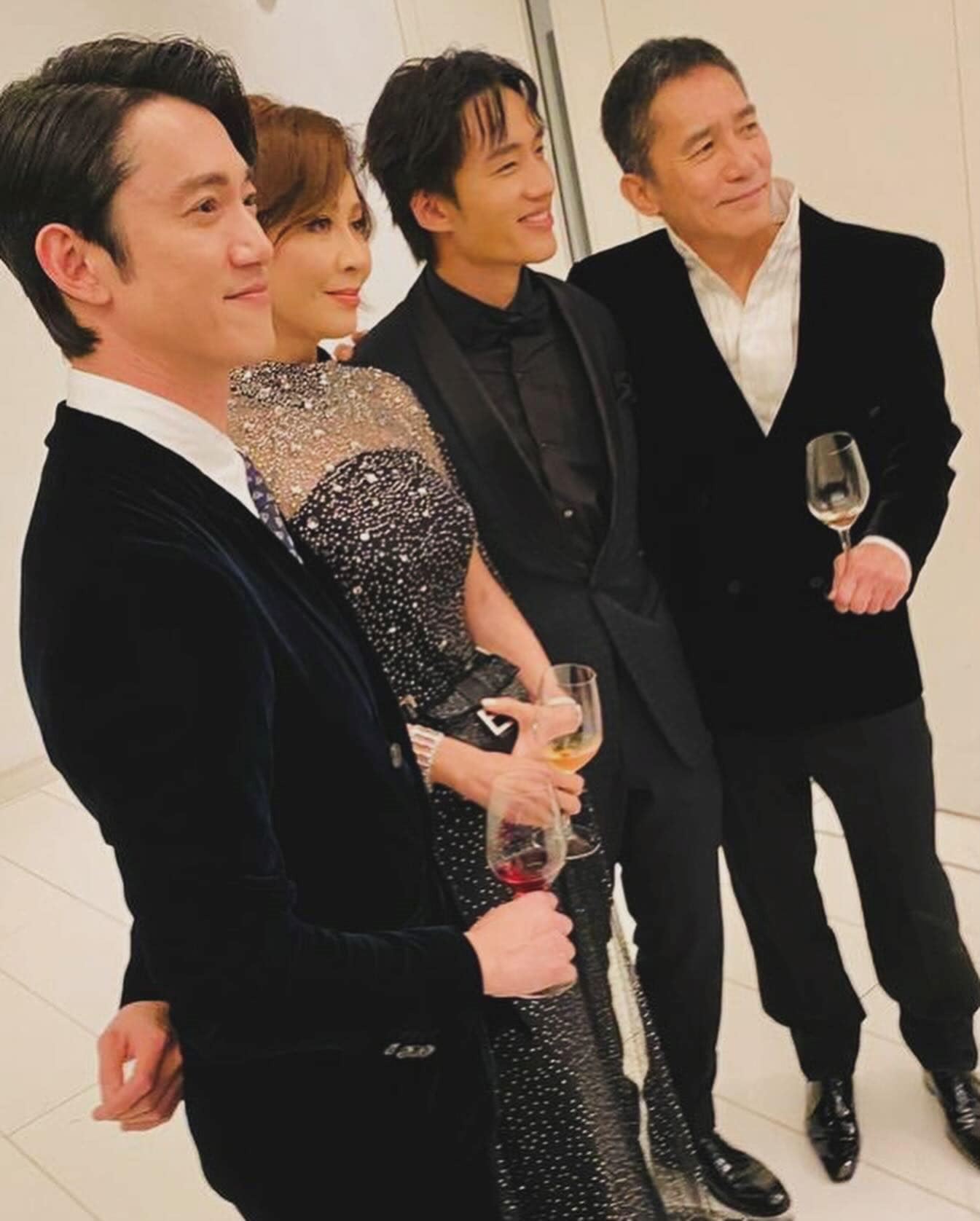 陈泽耀、梁朝伟同框合照❗称现在想起嘴角还是会不自觉地上扬