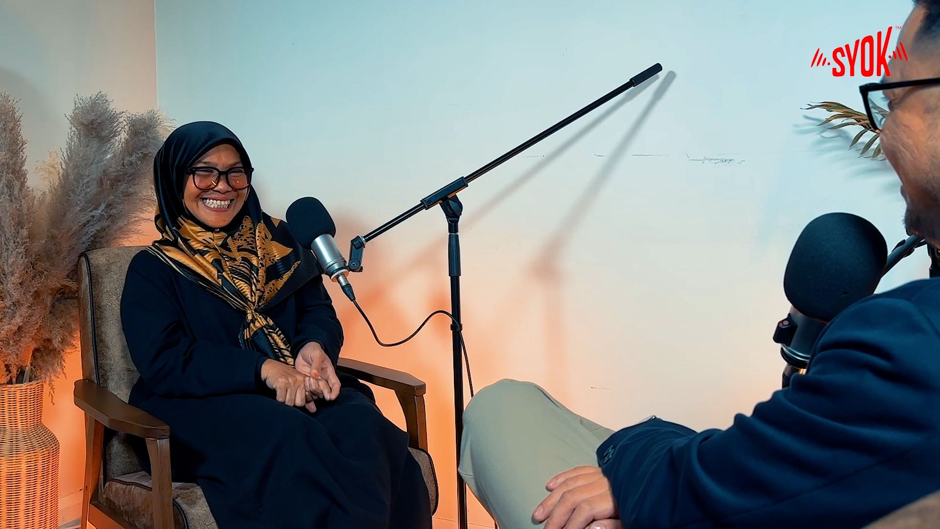 alina hassan sanggup gadai cincin emas untuk deposit tunai umrah