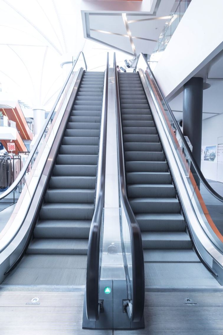 peraturan baru larang orang ramai berjalan masa guna eskalator 