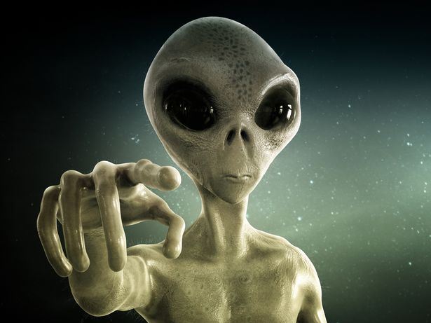 alien wujud dan ‘hidup’ dalam kalangan manusia, demikian menurut pakar ufo ini