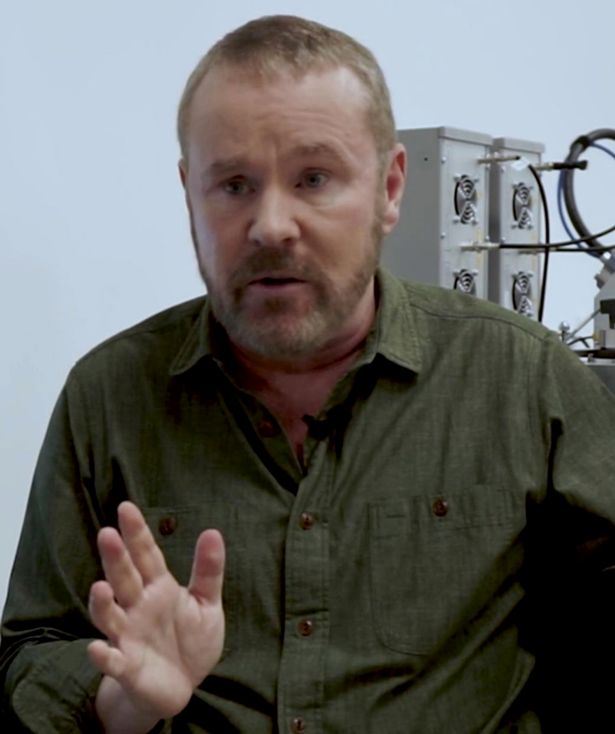 alien wujud dan ‘hidup’ dalam kalangan manusia, demikian menurut pakar ufo ini