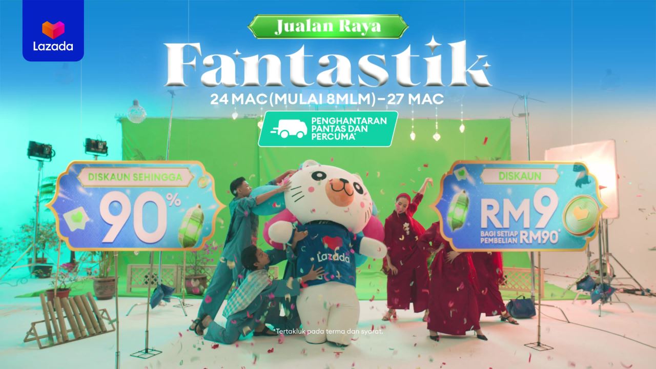 Maskot Lazada, Lazzie, di set filem untuk mempromosikan Jualan Raya Fantastik lazada