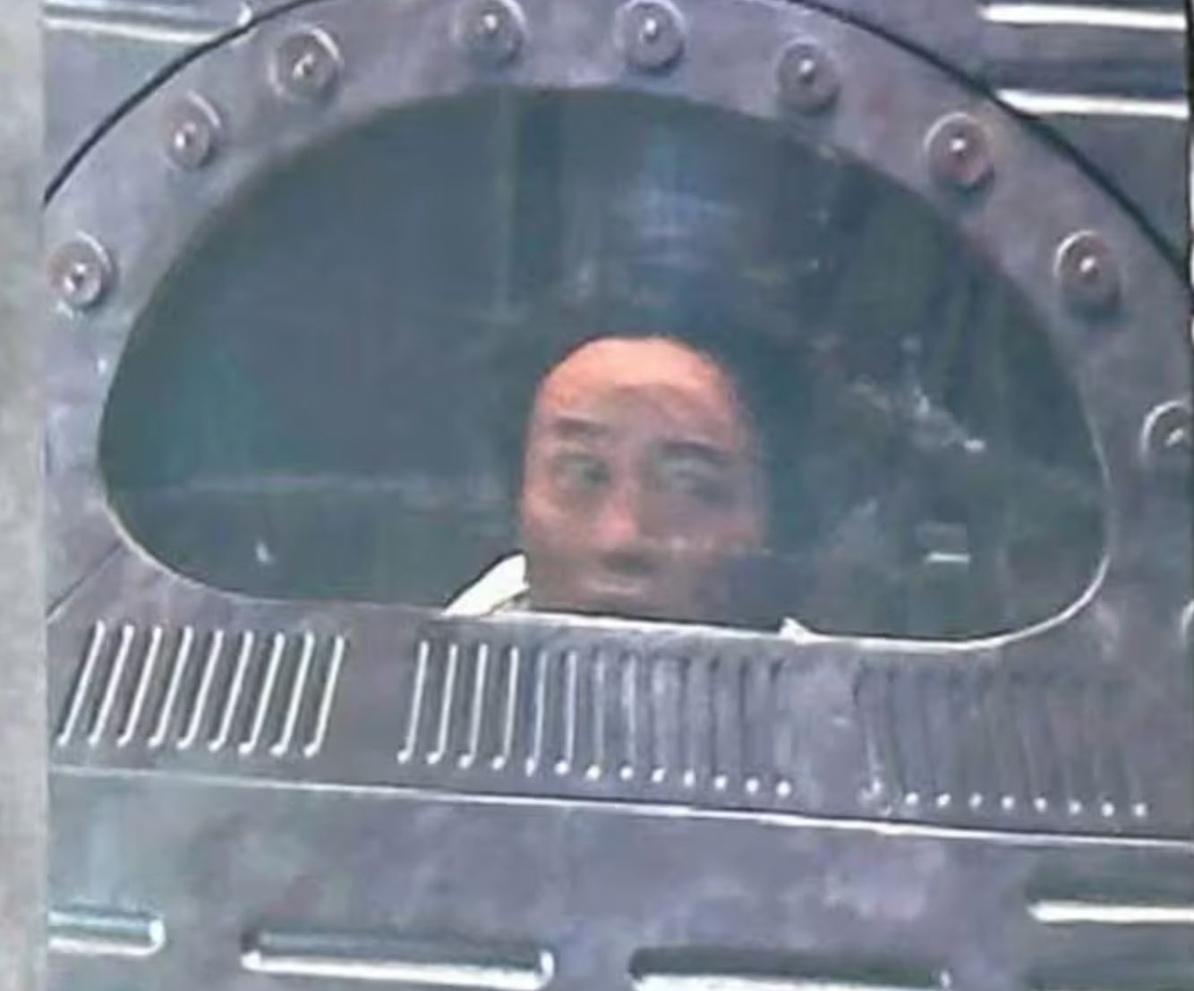 fans share hilarious photos of eason chan from his concerts, spreading moments of happiness online!