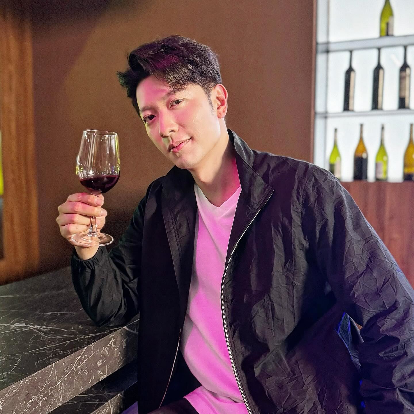 高钧贤晒女友甜蜜放闪💗坦言交往一年可能随时会闪婚💒