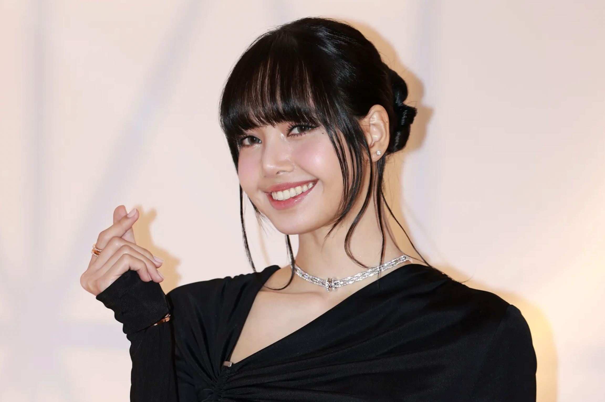 hong kong dad buys wrong 'lisa' tickets: daughter wanted blackpink’s lisa, gets liza wang instead