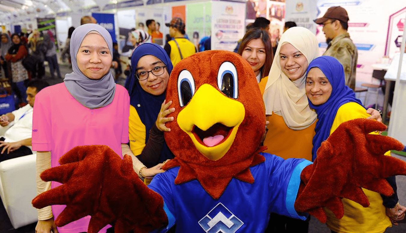 Pengunjung memeriahkan Karnival MyPesara 2024