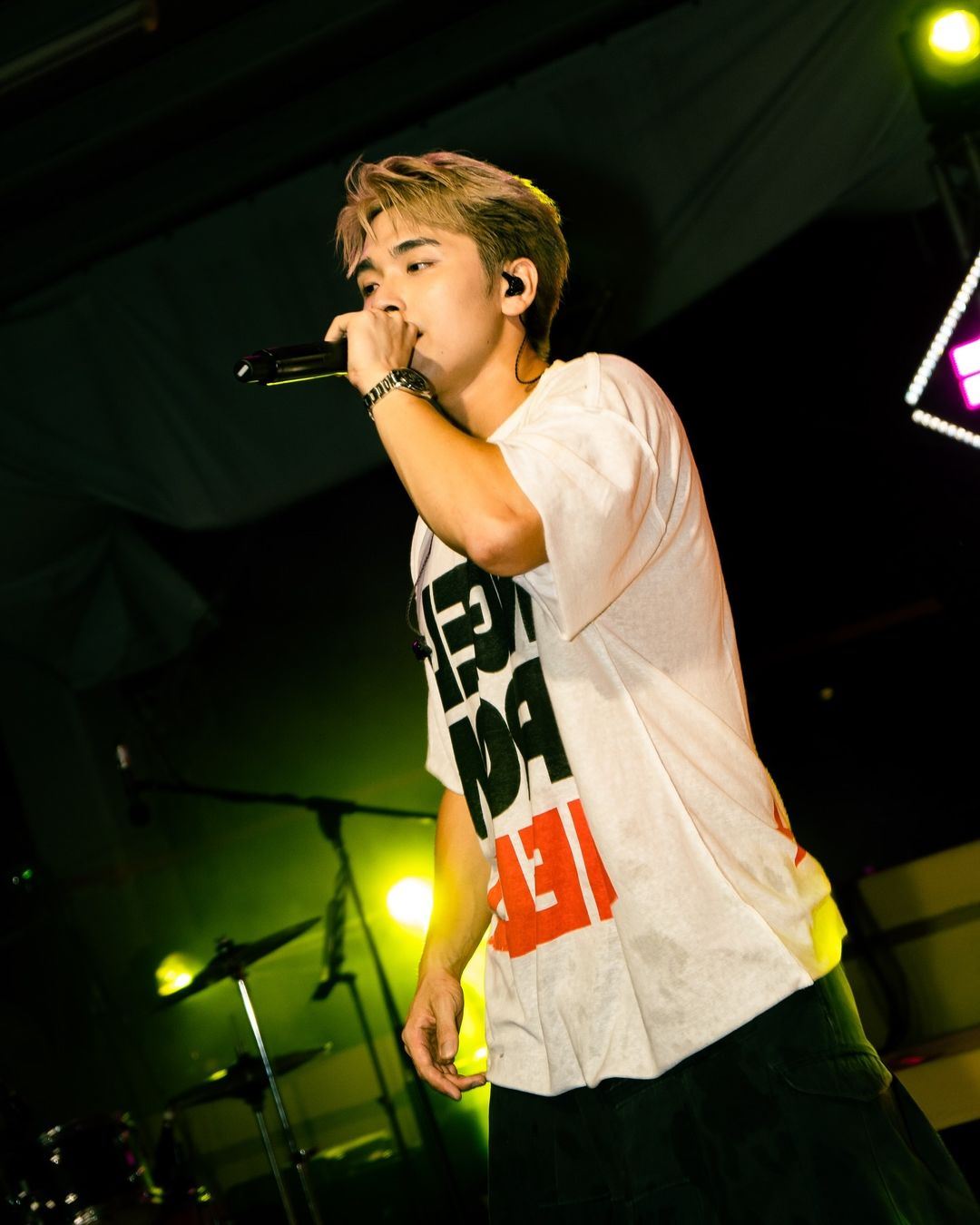 🇲🇾菲道尔公开帅哥助理账号❗也是位创作歌手🔥