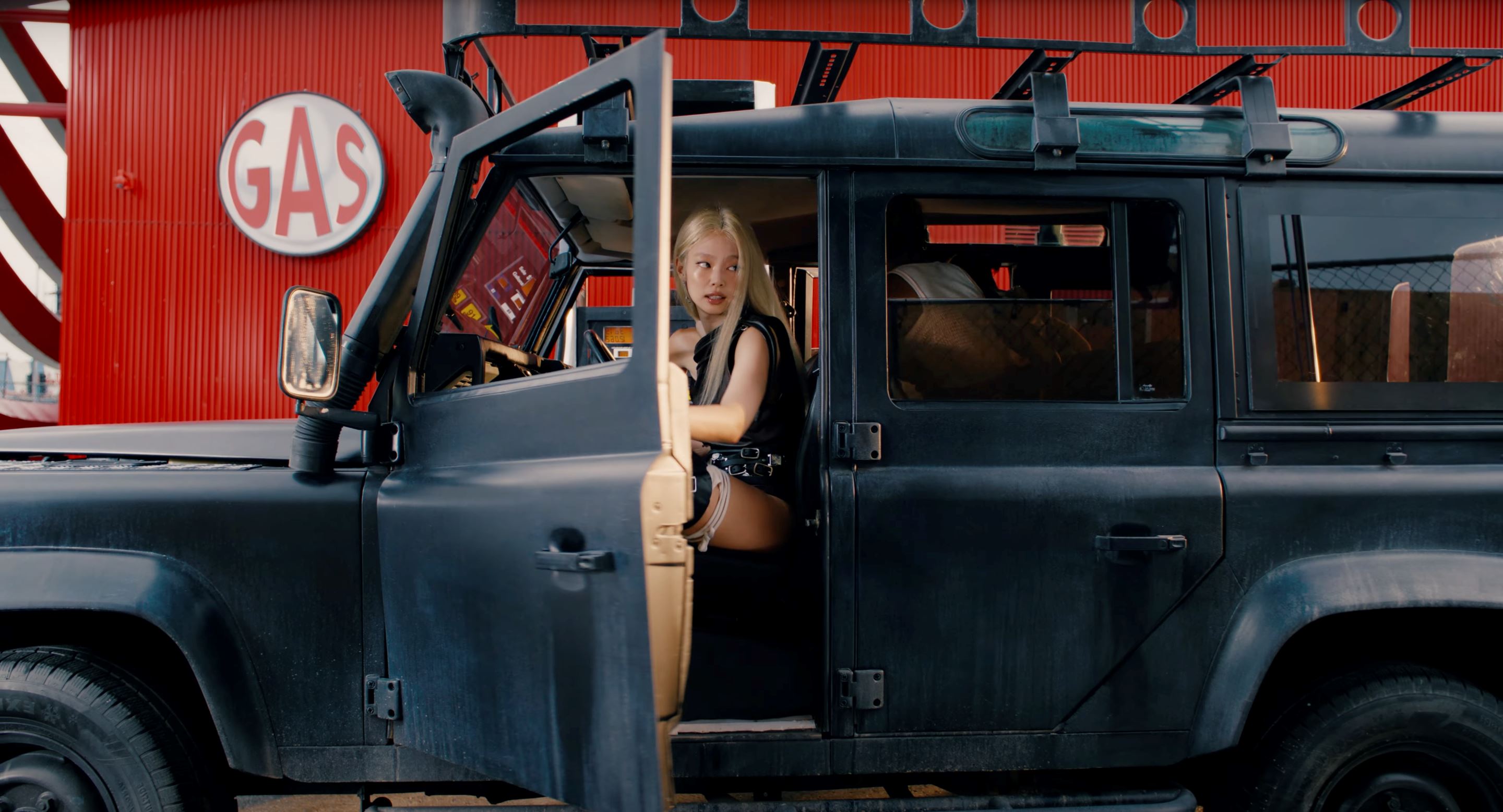 🇰🇷jennie《mantra》mv上线❗古董车超吸睛🚗