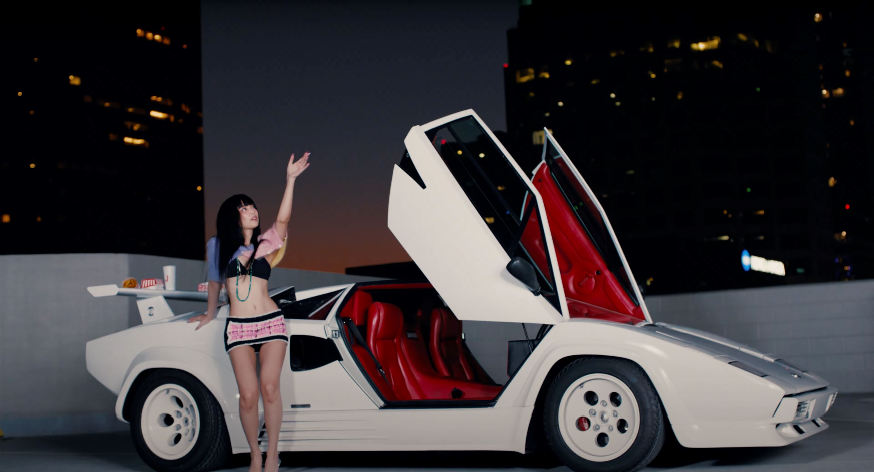 🇰🇷jennie《mantra》mv上线❗古董车超吸睛🚗