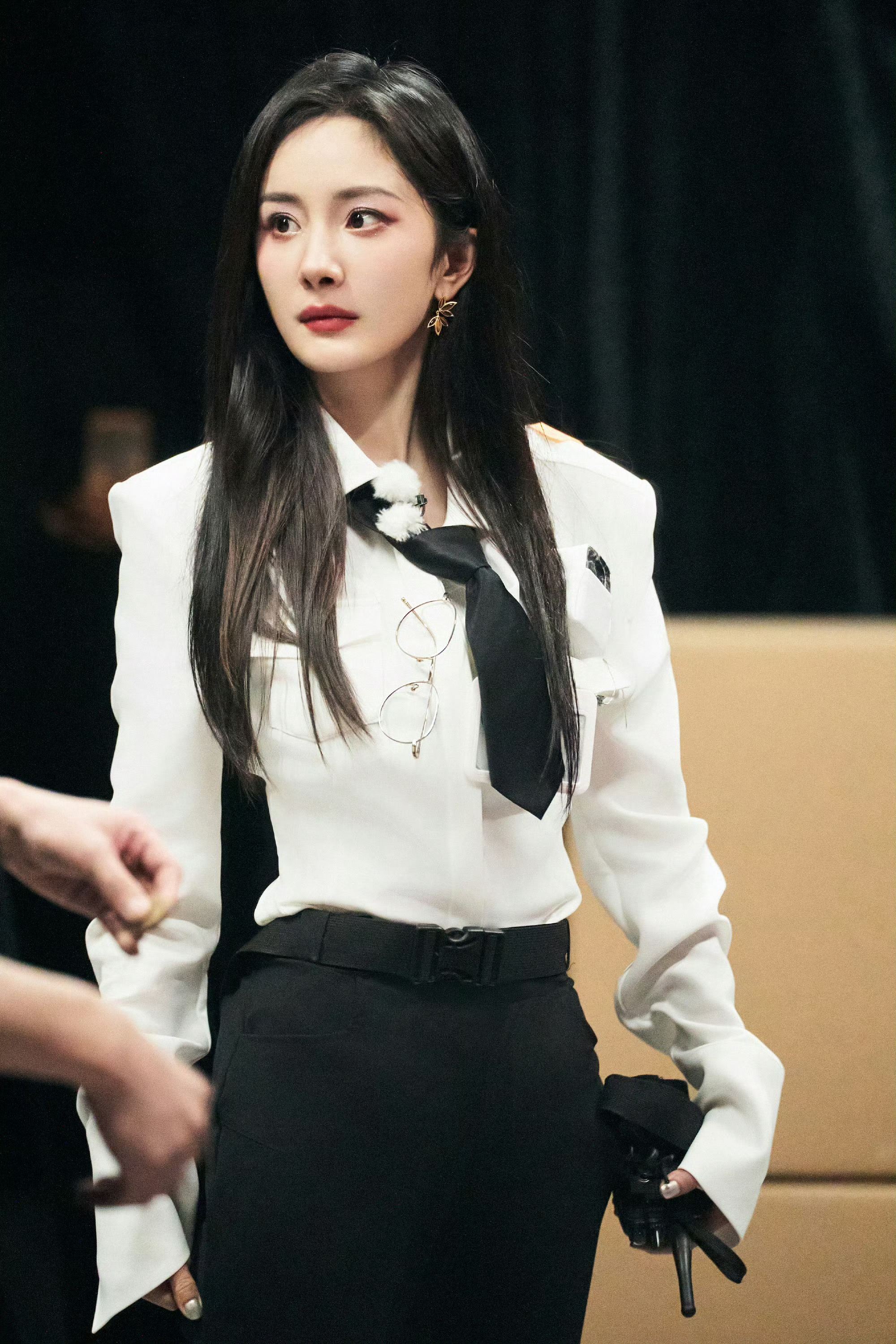 🇨🇳杨幂、黄明昊现身《蜜逃6》❗绝世珍宝惊喜回归⚡️