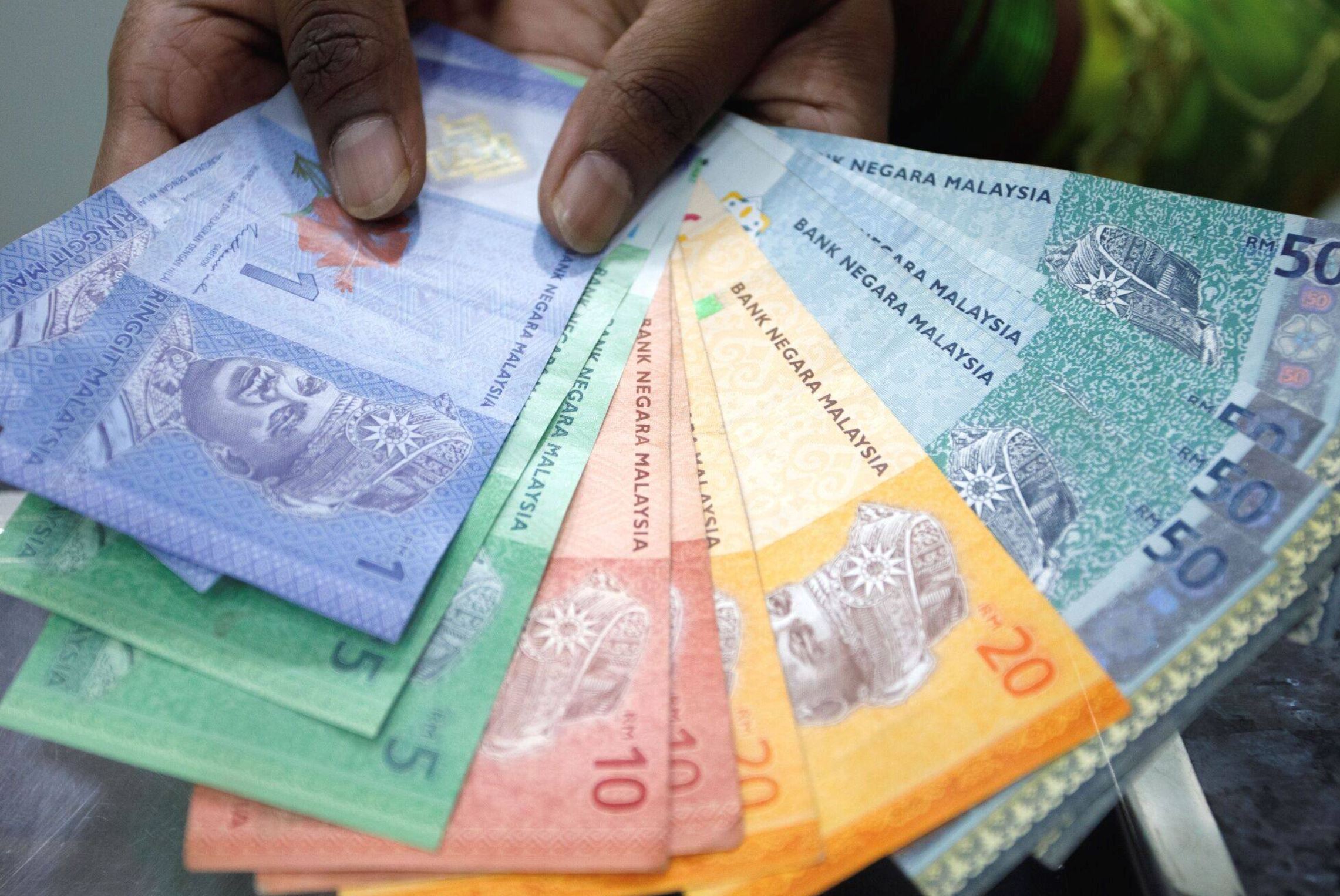 m’sian woman reveals husband of 8 years splits every cost, even rm6 for pisang goreng