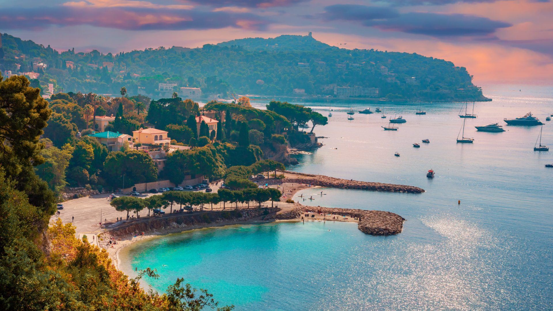 A pretty sight by the ocean