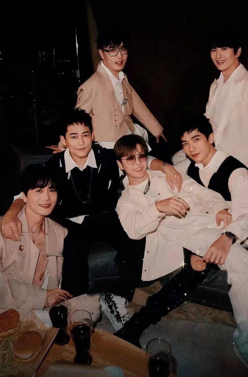 陆虎在丽江举办婚礼❗0713大部队出发💗