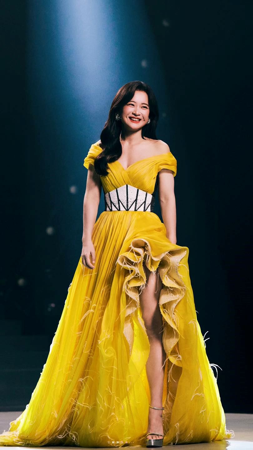 贾玲卸经纪公司职务❗张小斐约满不续🔥