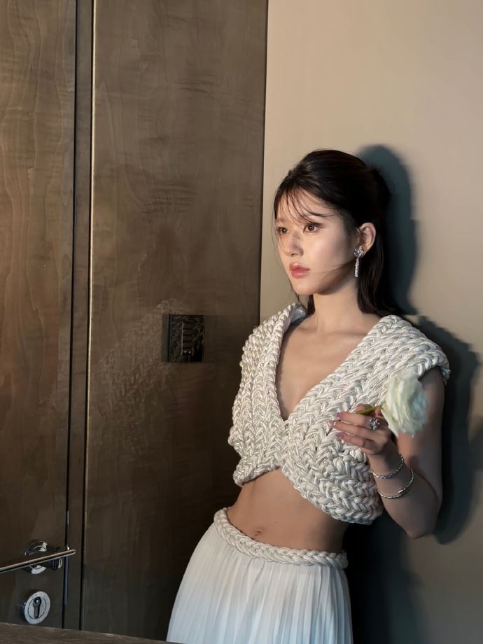 赵露思为新剧剪短发❗未修图照曝光📸