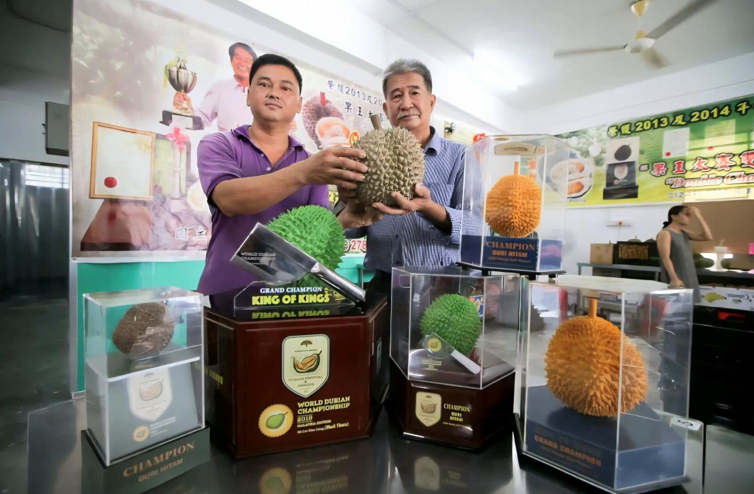 what an icon! creator of malaysia’s beloved black thorn durian now a datuk