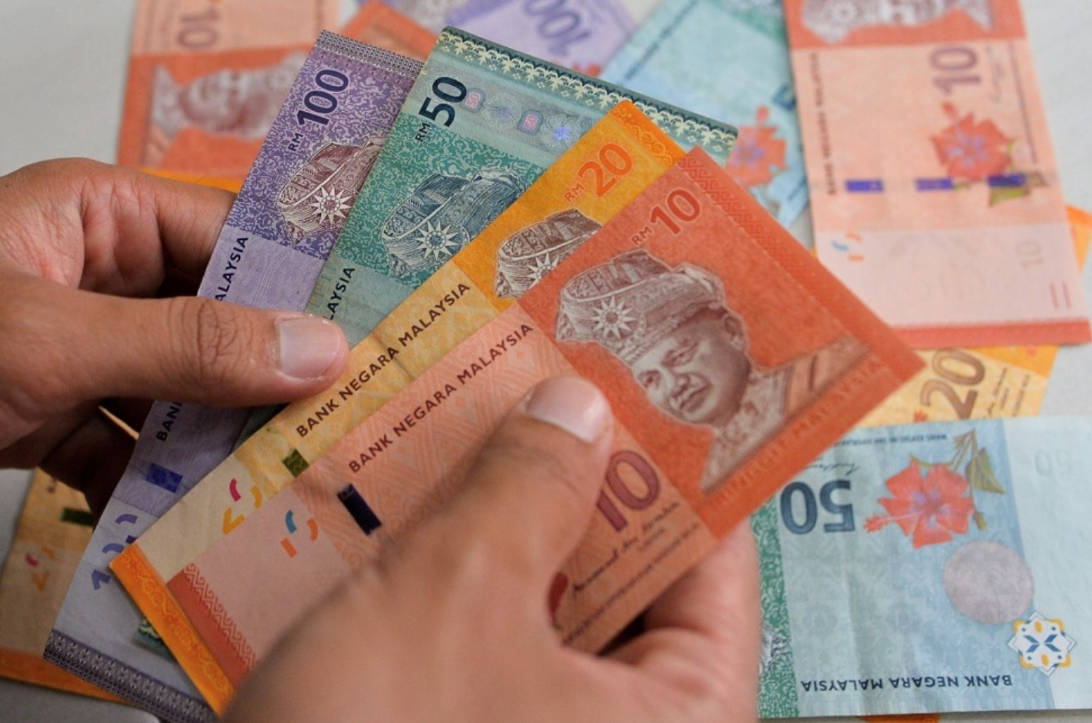 m'sian gives parents rm1,000 a month for retirement, only to discover it was used to pay for brother’s car