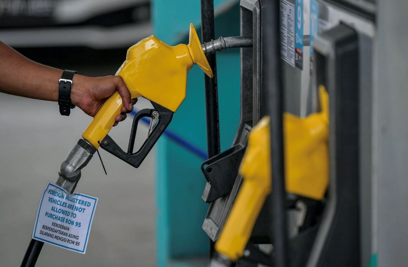 unpaid traffic summons will not affect budi95 fuel subsidy, clarifies anthony loke