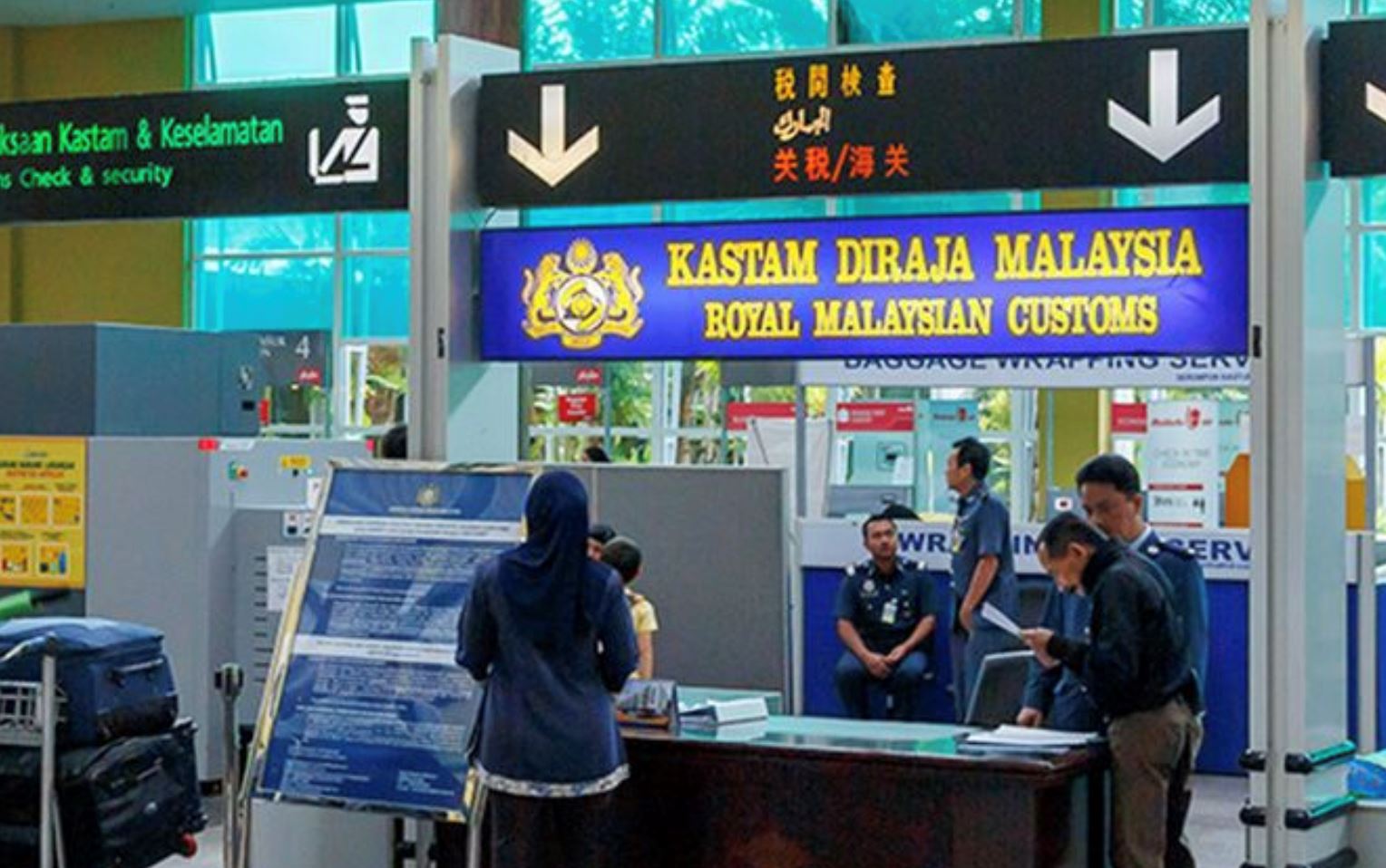 thinking of shopping overseas? here’s what malaysian travellers often forget about customs rules