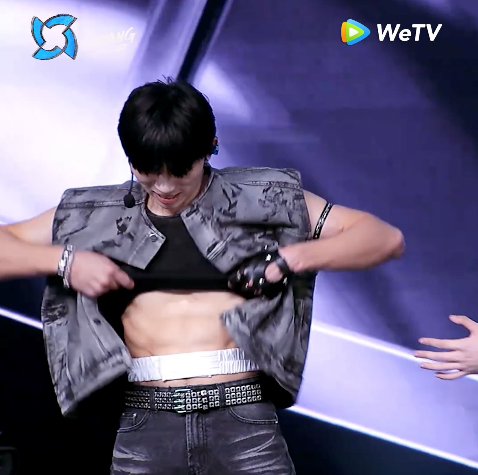 📺《创造营亚洲2》alton表演剑术❗jackson秀腹肌🤩