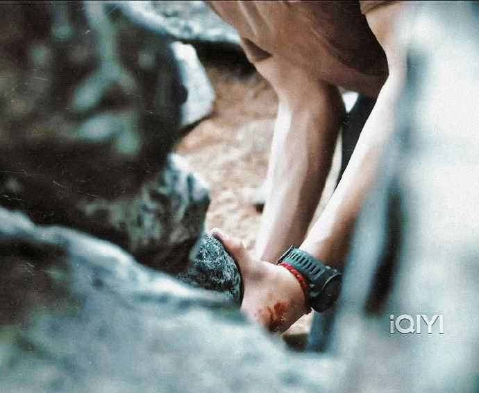 📺《白色橄榄树》陈哲远搬石板暴青筋❗其实道具是泡沫板制的⚡️